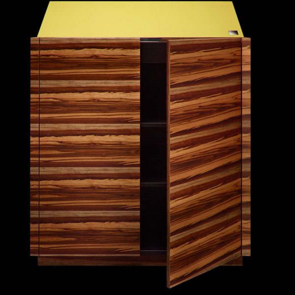 Feuriges Highboard in Poisonwood