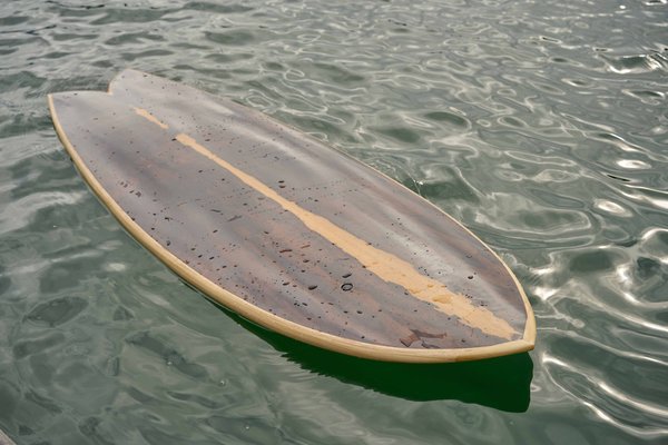 Surfboard mit auserlesenen Furnieren